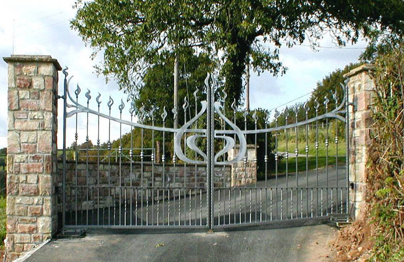 Bespoke Metal Gate Style